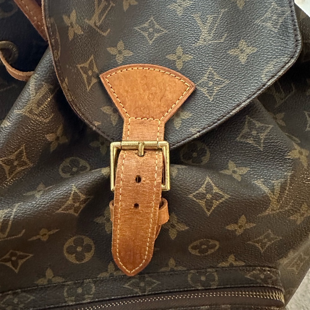 Louis Vuitton - Picture 7 of 16